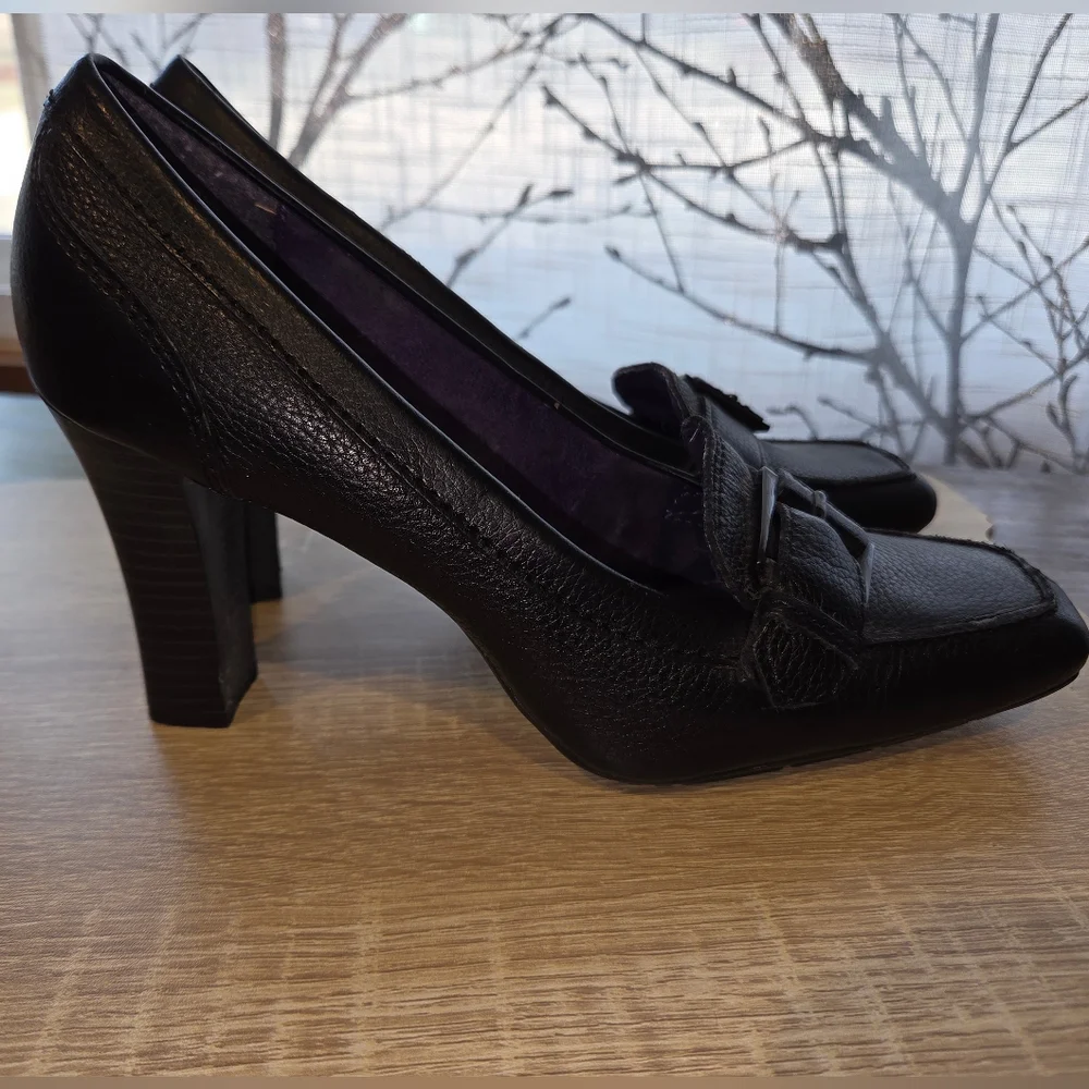 NINE & CO Black Leather Heels With Buckle‎ Accents